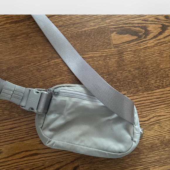 lululemon athletica Silver Belt Bag - Picture 3 of 3
